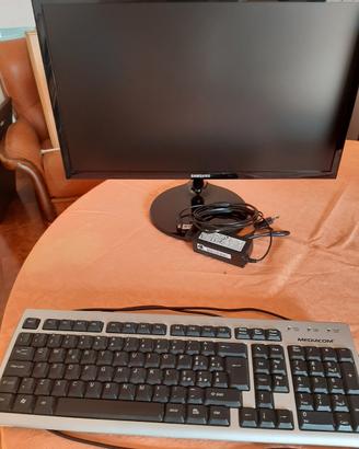 monitor sansung e tastiere.