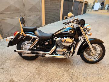 HONDA SHADOW 750 DA VETRINA 