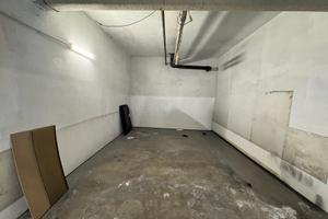 Box garage 21mq meda