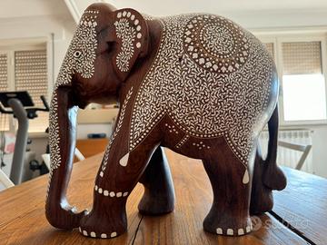 ELEFANTE IN LEGNO E MADREPERLA