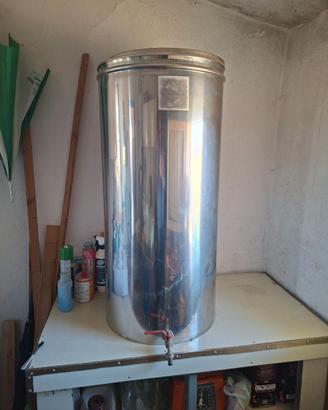 Contenitore in acciaio inox da 170 litri per vino