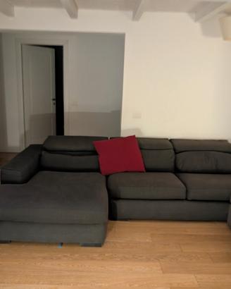 Divano tre posti econ pouf