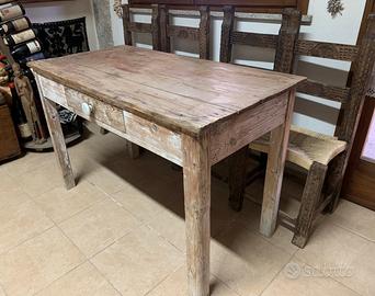 Vecchio tavolo Sardo per il pane, sa mesa
