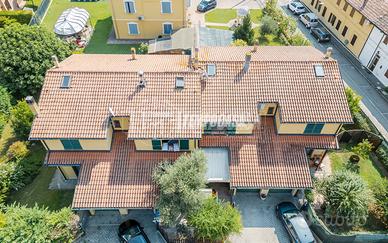 Villetta a Schiera con 3 Camere e 2 Bagni con Giar