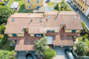 Villetta a Schiera con 3 Camere e 2 Bagni con Giar