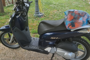 Honda sh 150 euro 1500 trattabile Pagato un mese f
