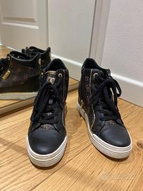 Scarpe guess hotsell con zeppa interna