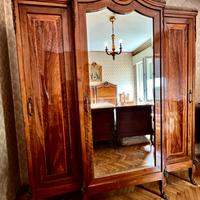 armadio d'antiquariato