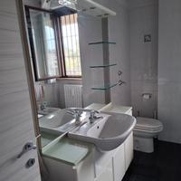 Mobile arredamento bagno (specchio + ante/cassetti