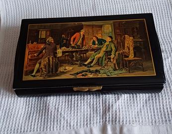 Cofanetto porta carte da gioco.