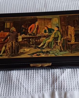 Cofanetto porta carte da gioco.