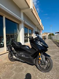 YAMAHA TMAX 560