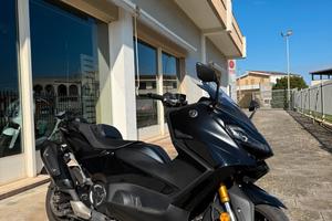 YAMAHA TMAX 560