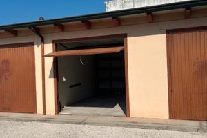 Garage / box auto 20mq - Campitello (MN)