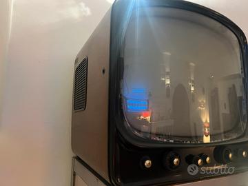 Televisore vintage d'epoca a valvole anni 50/60