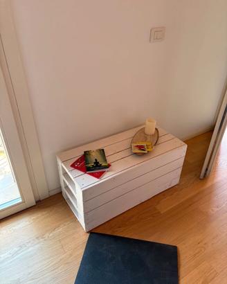 tavolino pallets legno laccato e portaombrelli