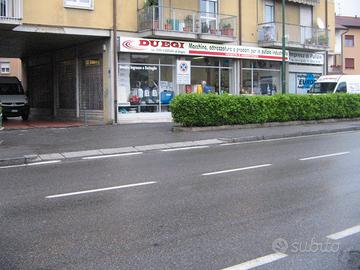 Negozio commerciale fronte strada
