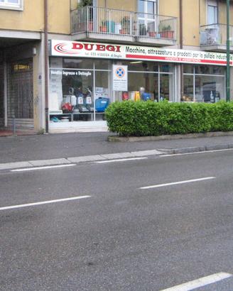 Negozio commerciale fronte strada