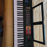 Pianola yamaha psr F51