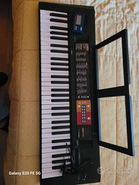 Pianola yamaha psr F51