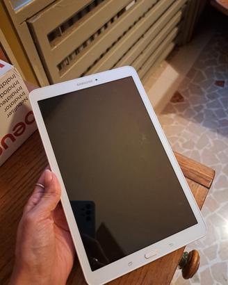 Tablet Samsung Galaxy Tab E SM-T561
