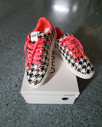 Sneakers pied de poule e fuxia