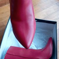 Stivaletto rosso tacco alto