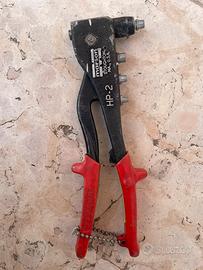 Rivettatrice manuale