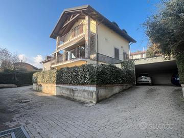 Splendida villa vista lago