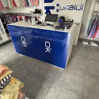 Attrezzatura negozio in chiusura