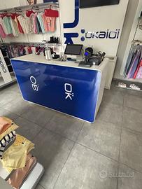 Attrezzatura negozio in chiusura