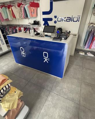 Attrezzatura negozio in chiusura