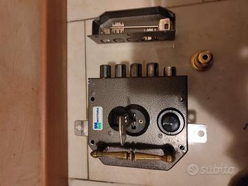 serratura porta mottura 