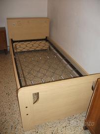 Cameretta in legno chiaro trattabile