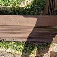Listelli in composito effetto legno 