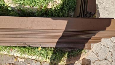 Listelli in composito effetto legno 