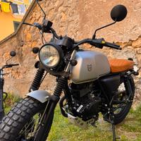 Mutt Akita Silver 125 Scrambler – KM0 – € 2.390