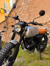 Mutt Akita Silver 125 Scrambler – KM0 – € 2.390