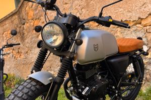 Mutt Akita Silver 125 Scrambler – KM0 – € 2.390
