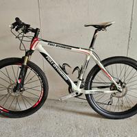 Bici mtb carbonio (muscolare)