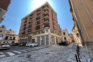 3 LOCALI A BRINDISI
