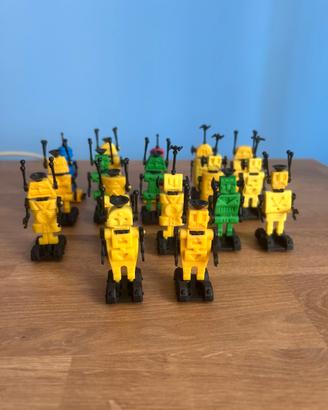 Lotto 17 Robot intercambiali anni 80 sorpresine