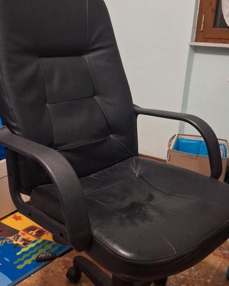 poltrona da scrivania pelle nera con ruote