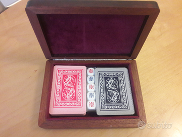 Box carte da gioco e dadi da gioco