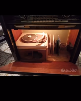 mobile con radio e giradischi vintage 