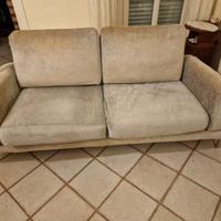 Divano Natuzzi grigio (non è un divano letto)