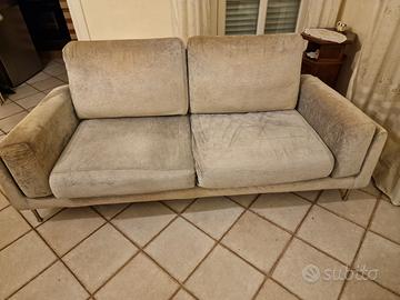 Divano Natuzzi grigio (non è un divano letto)