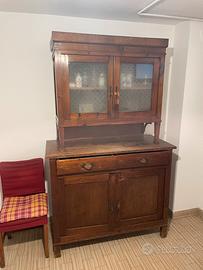 Credenza rustica in legno massello con vetrina