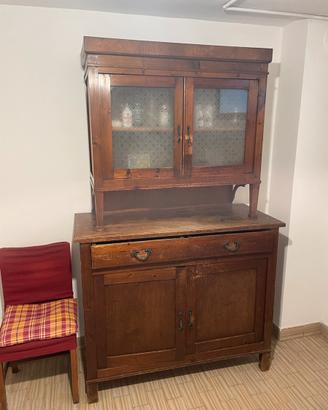 Credenza rustica in legno massello con vetrina
