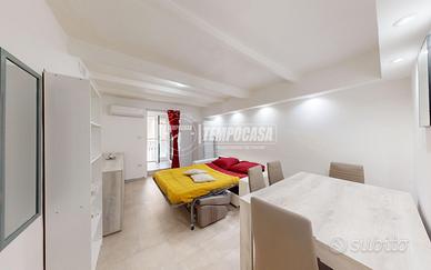 MONOVANO LIBERO - VIA M.DE NAPOLI!